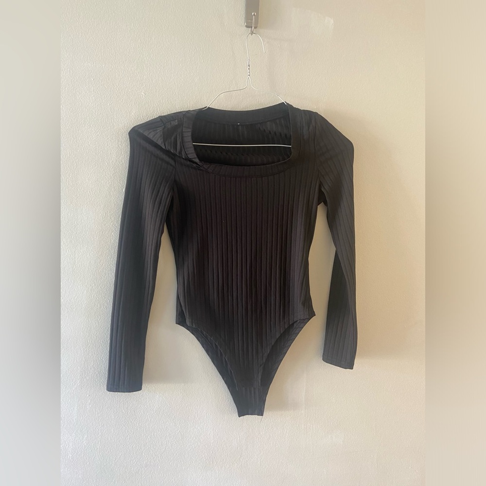 Great black color bodysuit for all occasions.